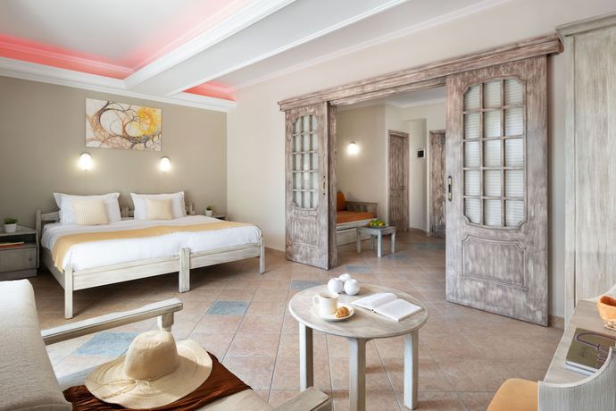 Imagen de la habitación del Hotel Sirines Complex. Foto 13