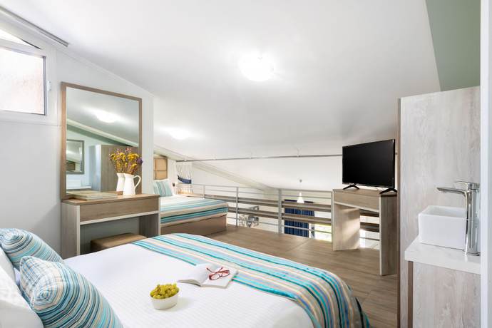Imagen de la habitación del Hotel Sirines Complex. Foto 15