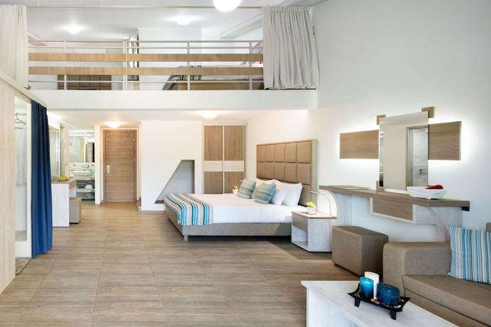 Imagen de la habitación del Hotel Sirines Complex. Foto 17