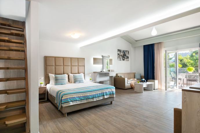 Imagen de la habitación del Hotel Sirines Complex. Foto 18