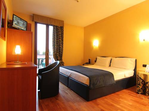 Imagen de la habitación del Hotel Sirio, Dormelleto. Foto 13