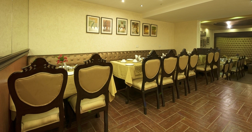 Imagen del bar/restaurante del Hotel Siris 18, Agra. Foto 2