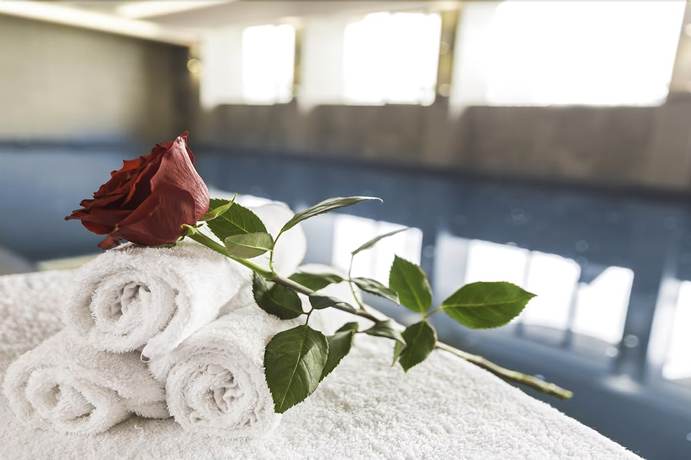 Imagen de la piscina del Hotel Sirius Beach Hotel and SPA. Foto 19