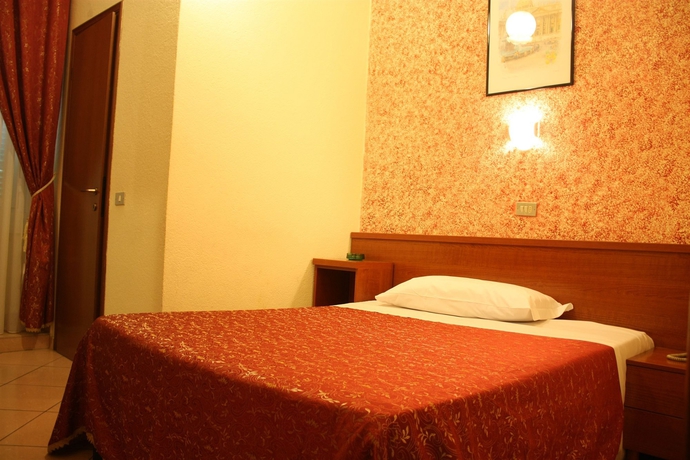 Imagen de la habitación del Hotel Siro. Foto 6