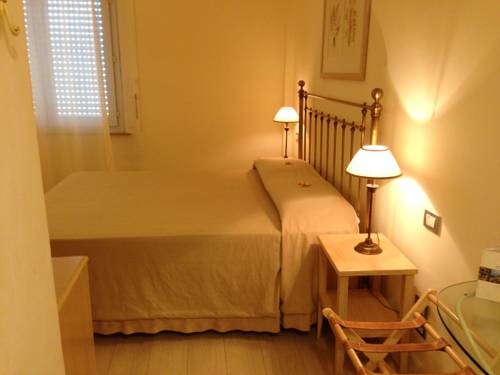 Imagen de la habitación del Hotel Sirolo. Foto 6