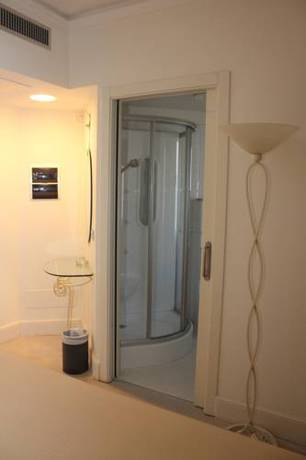Imagen de la habitación del Hotel Sirolo. Foto 10