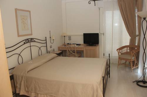 Imagen de la habitación del Hotel Sirolo. Foto 11