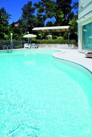Imagen de la piscina del Hotel Sirolo. Foto 16