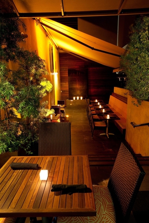 Imagen del bar/restaurante del Hotel Sirtaj - Beverly Hills. Foto 4