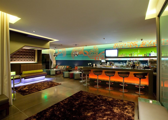 Imagen del bar/restaurante del Hotel Sirtaj - Beverly Hills. Foto 5