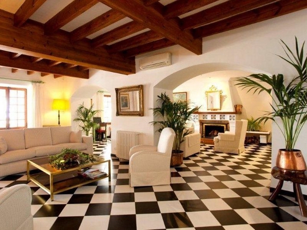 Imagen de los interiores del Hotel Sis Pins. Foto 12