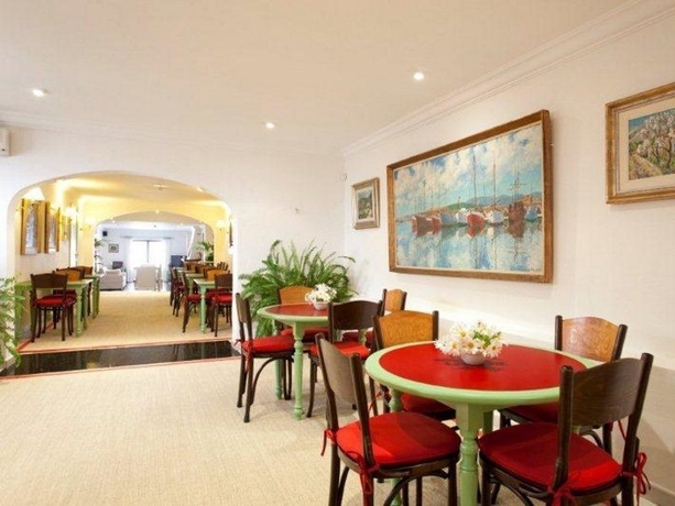 Imagen de los interiores del Hotel Sis Pins. Foto 13