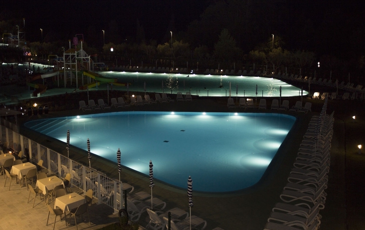 Imagen de la piscina del Hotel Sisan Family Resort. Foto 14