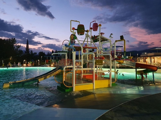 Imagen de la piscina del Hotel Sisan Family Resort. Foto 16