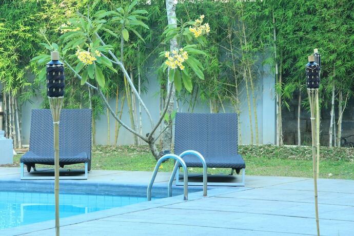 Imagen de la piscina del Hotel Sisingamangaraja Guest House Semarang. Foto 25