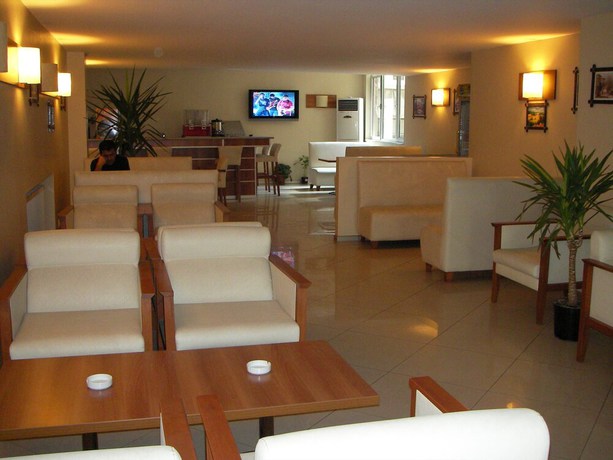 Imagen del bar/restaurante del Hotel Sisli. Foto 4