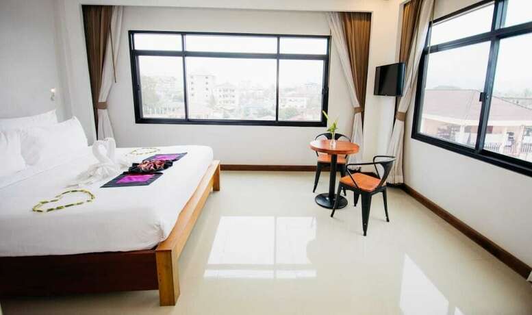 Imagen de la habitación del Hotel Sisombat Plaza. Foto 15