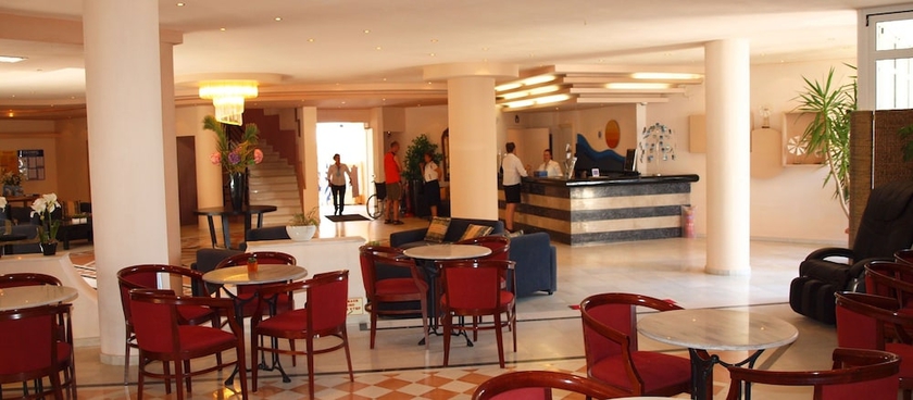 Imagen de los interiores del Hotel Sissi Bay Resort. Foto 14