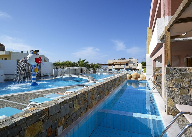 Imagen de la piscina del Hotel Sissi Bay Resort. Foto 19