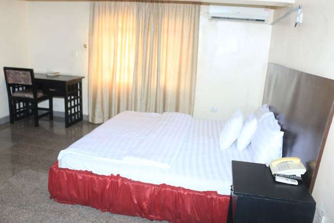 Imagen de la habitación del Hotel Sissi. Foto 14