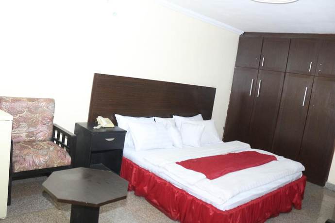 Imagen de la habitación del Hotel Sissi. Foto 19