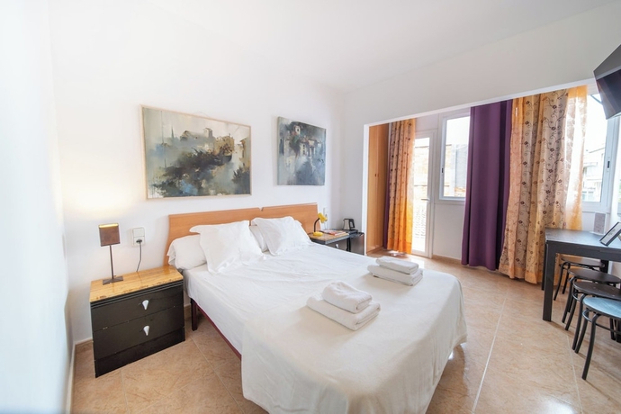 Imagen de la habitación del Hotel Sitges Beach Hostal. Foto 5