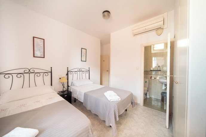 Imagen de la habitación del Hotel Sitges Beach Hostal. Foto 6