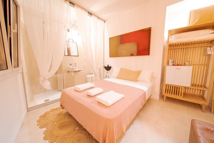 Imagen de la habitación del Hotel Sitges Beach Hostal. Foto 12