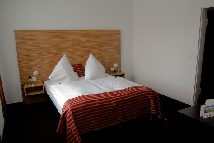 Imagen de la piscina del Hotel Sittardsberg. Foto 16