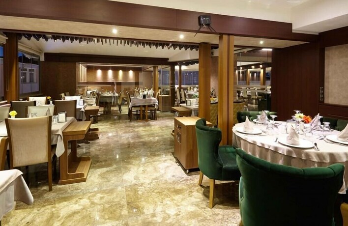 Imagen del bar/restaurante del Hotel Sivas Buruciye Otel. Foto 22