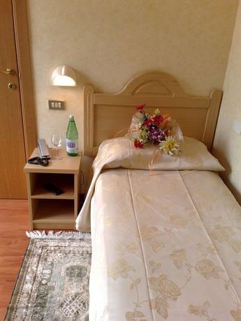 Imagen de la habitación del Hotel Siviglia. Foto 13