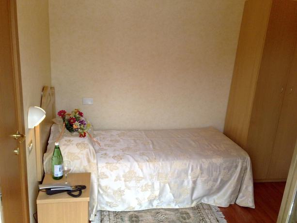 Imagen de la habitación del Hotel Siviglia. Foto 14