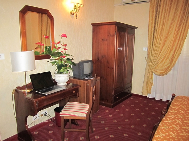 Imagen de la habitación del Hotel Siviglia, Roma. Foto 6