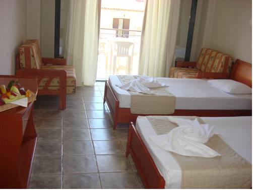 Imagen de la habitación del Hotel Siviris Golden Beach. Foto 2