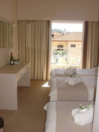 Imagen de la habitación del Hotel Siviris Golden Beach. Foto 3