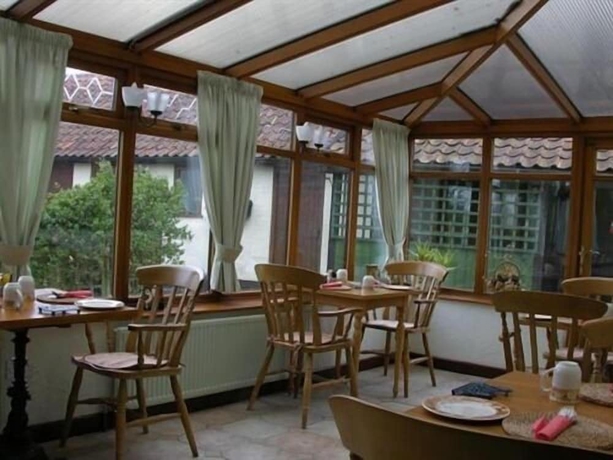 Imagen del bar/restaurante del Hotel Six Bells. Foto 5