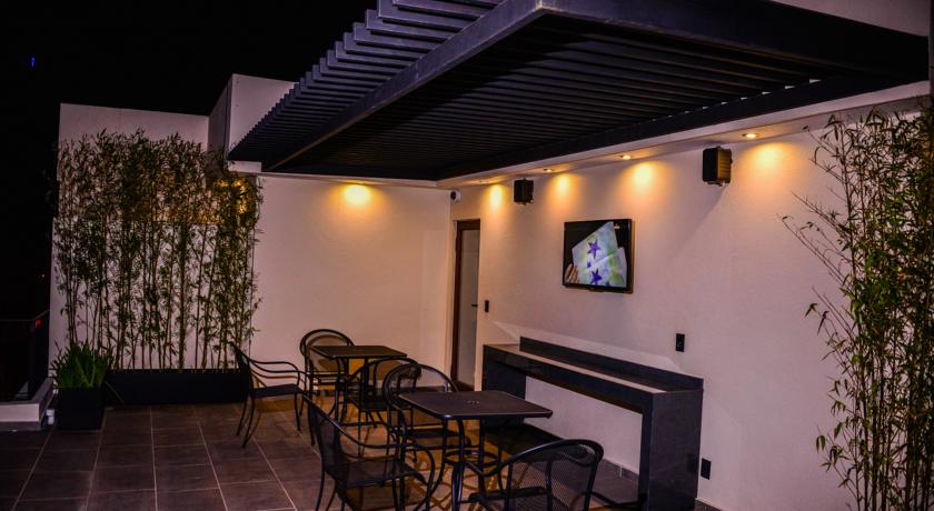 Imagen de los exteriores del Hotel Six Guadalajara Expiatorio. Foto 5