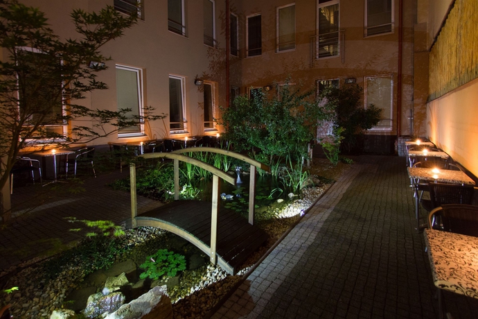 Imagen de los exteriores del Hotel Six Inn. Foto 14