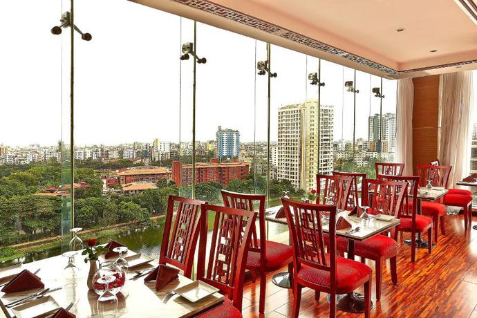 Imagen del bar/restaurante del Hotel Six Seasons. Foto 2