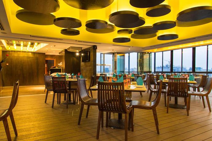 Imagen del bar/restaurante del Hotel Six Seasons. Foto 3