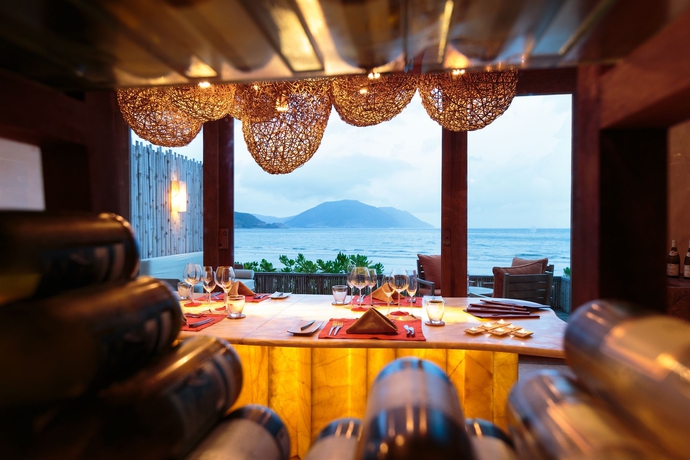 Imagen del bar/restaurante del Hotel Six Senses Con Dao. Foto 10