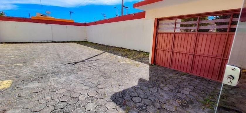 Imagen de los exteriores del Hotel Six's. Foto 13