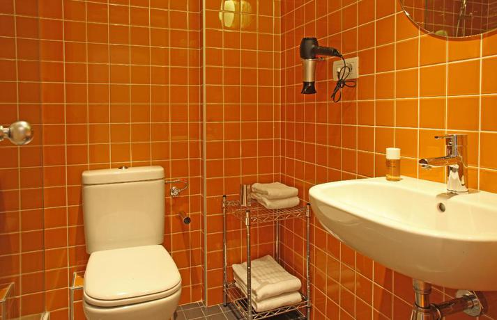 Imagen de la habitación del Hotel Sixties Ramblas. Foto 13