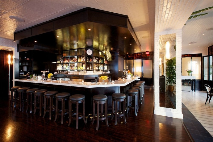 Imagen del bar/restaurante del Hotel Sixty Beverly Hills. Foto 2