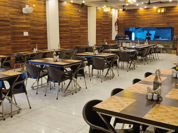 Imagen del bar/restaurante del Hotel Siya Ram. Foto 8