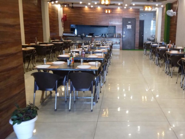 Imagen del bar/restaurante del Hotel Siya Ram. Foto 9