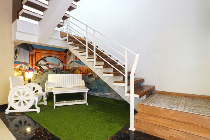Imagen de los interiores del Hotel Size Inn. Foto 19
