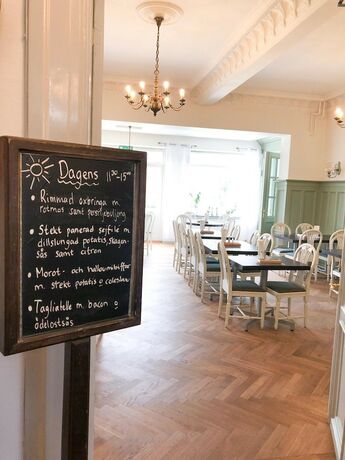 Imagen del bar/restaurante del Hotel Sj&ouml;bo G&auml;stgifvareg&aring;rd. Foto 7