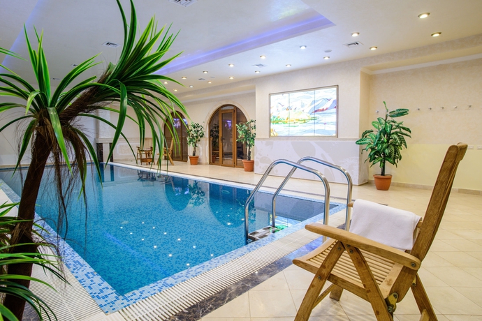 Imagen de la piscina del Hotel Sk Royal Kaluga. Foto 16