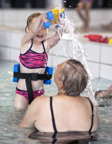 Imagen de la piscina del Hotel Sk&aelig;rb&aelig;kcentret. Foto 18